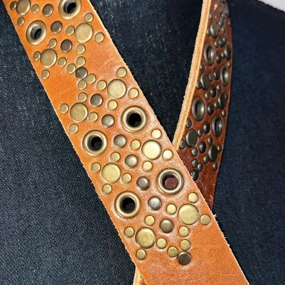 Sundance Women’s Brown Leather Belt with Rivets, Studs Size Small - Picture 8 of 14